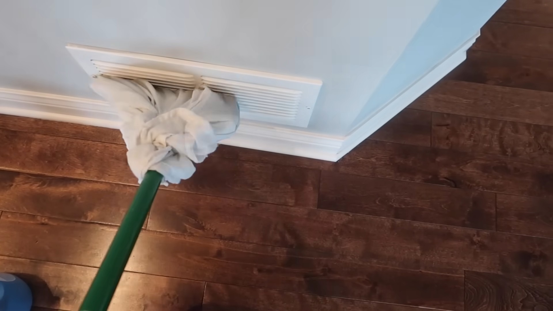 DIY Dust Repellent Furniture Polish