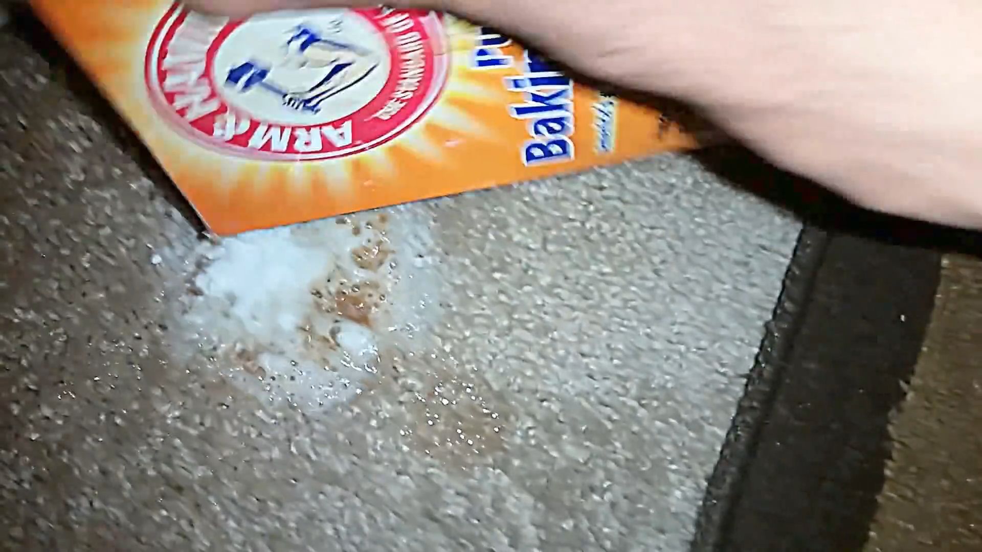 Clean oven baking soda vinegar